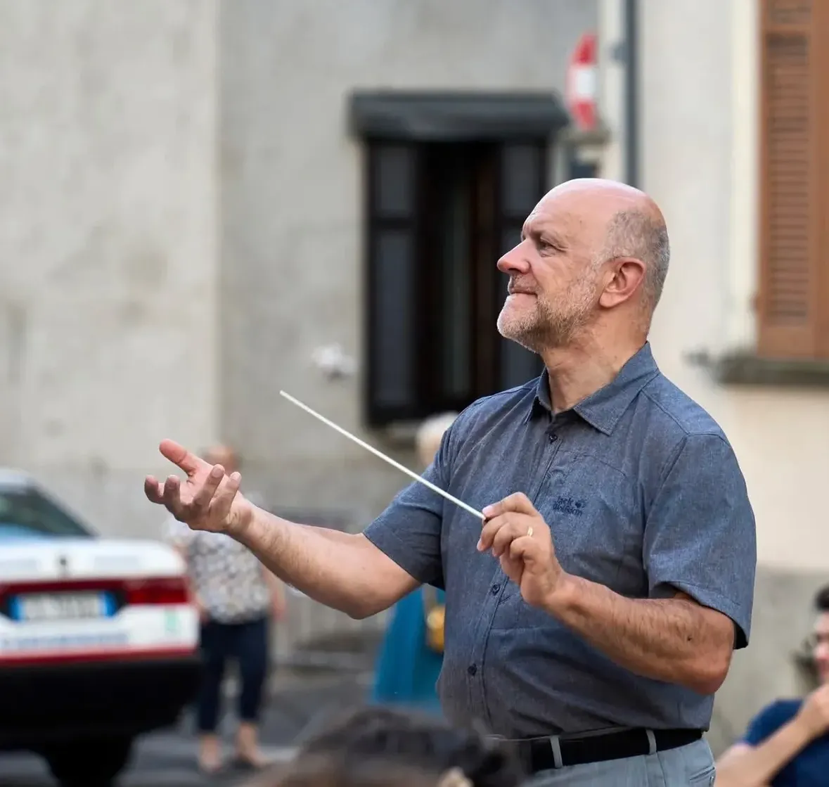 Il maestro della Filarmonica di Beregazzo con Figliaro